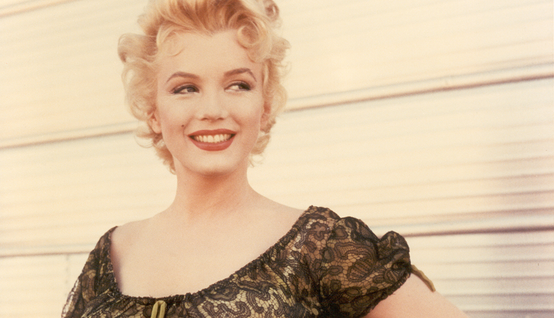item 9 of Gallery image - Marilyn Monroe 50 años tras su muerte - 'Bus Stop' (1956)
