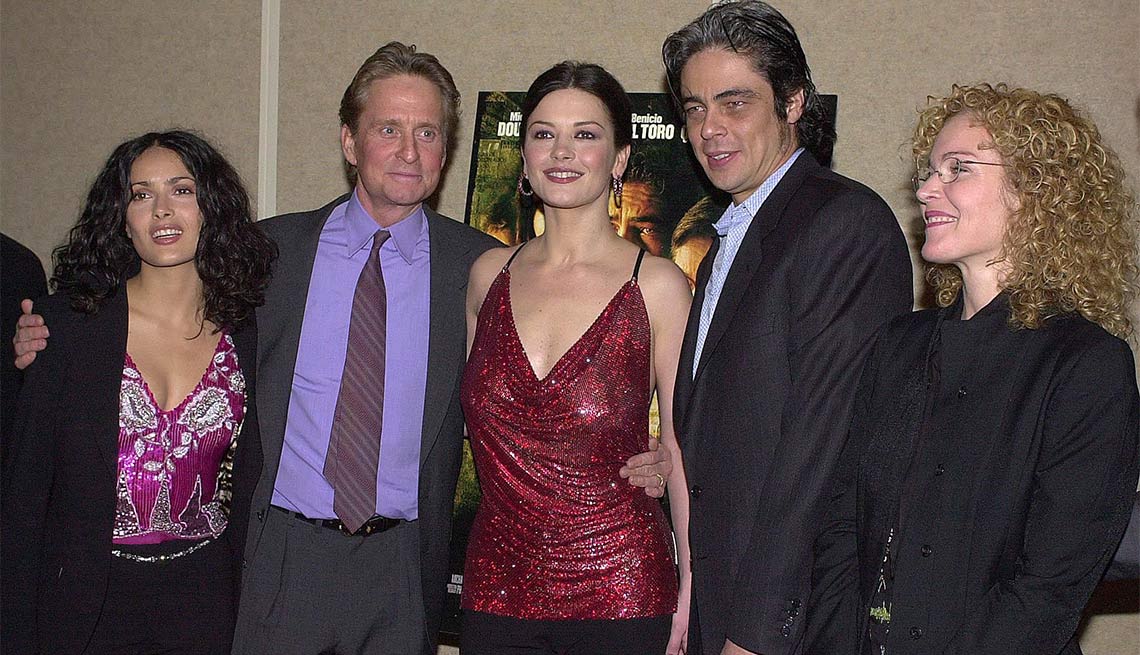 Salma Hayek, Michael Douglas, Catherine Zeta-Jones, Benicio del Toro y Amy Irving - La carrera de Michael Douglas a través de los años