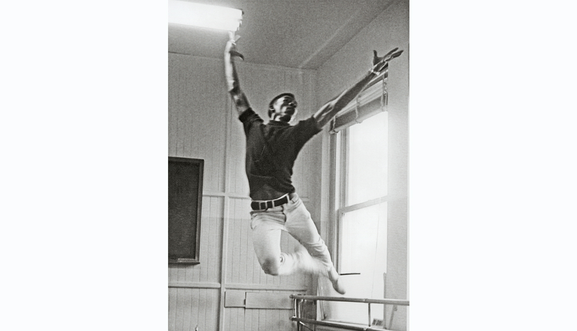 Morgan Freeman dancing in the 1960's