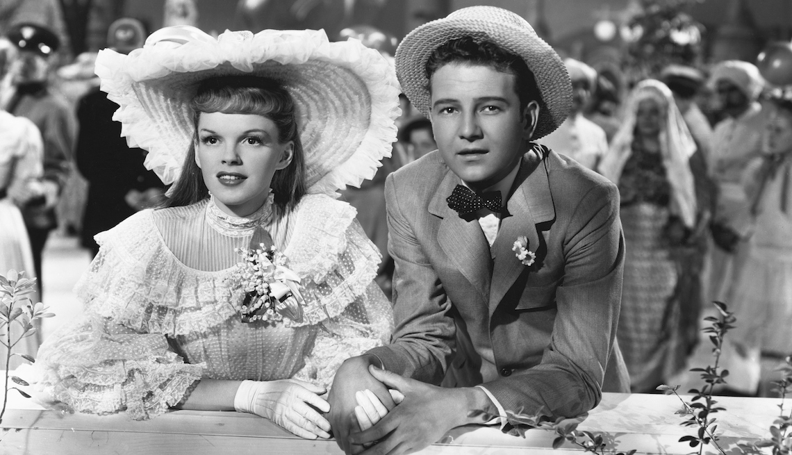 item 4 of Gallery image - Judy Garland as Esther Smith and Tom Drake as John Truett in the 1944 musical film Meet Me in St. Louis.