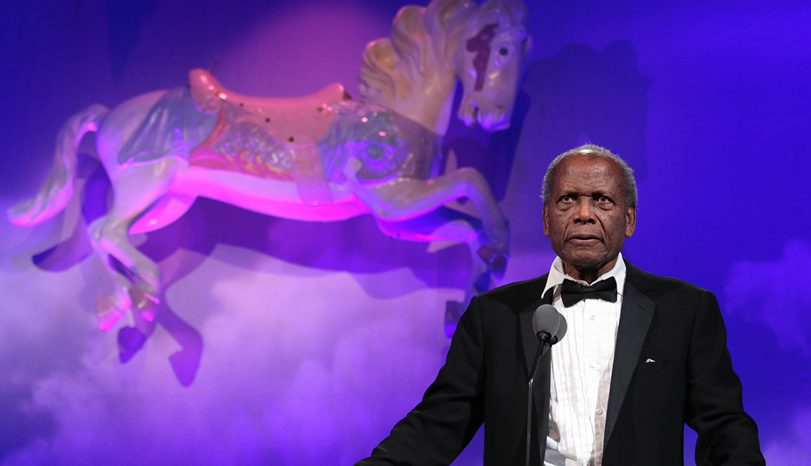 Sidney Poitier speaks at the The 30th Carousel of Hope Gala
