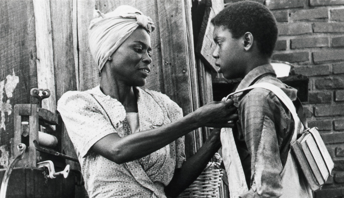 Cicely Tyson stars in the film Sounder
