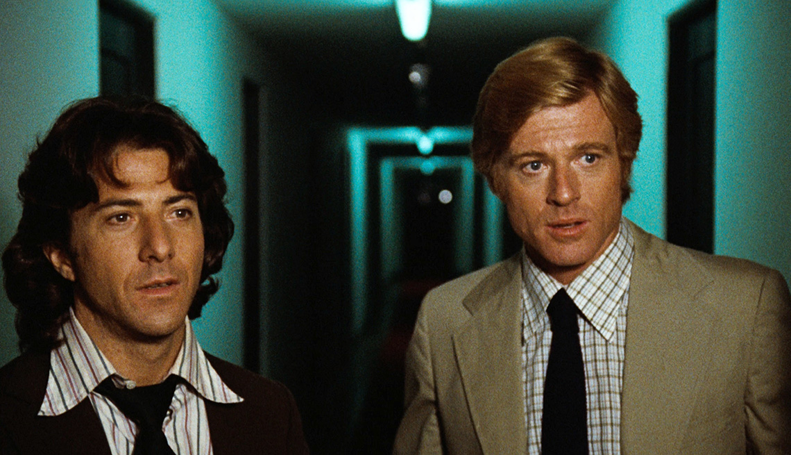 Dustin Hoffman (izquierda) como Carl Bernstein y Robert Redford como Bob Woodward en “All the President's Men”.