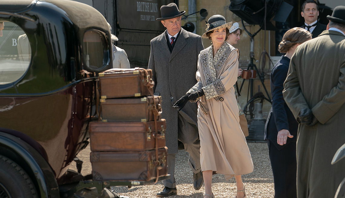 Hugh Bonneville and Elizabeth McGovern in a scene from the film Downton Abbey A New Era