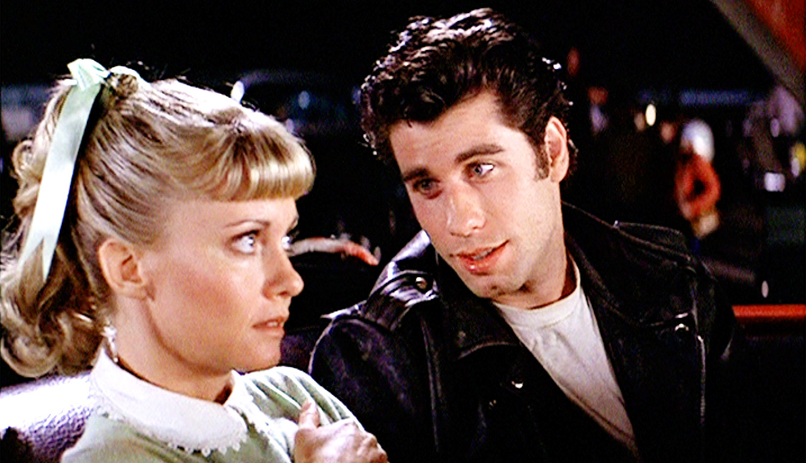 Olivia Newton John y John Travolta en el autocine en una escena de la película Grease.