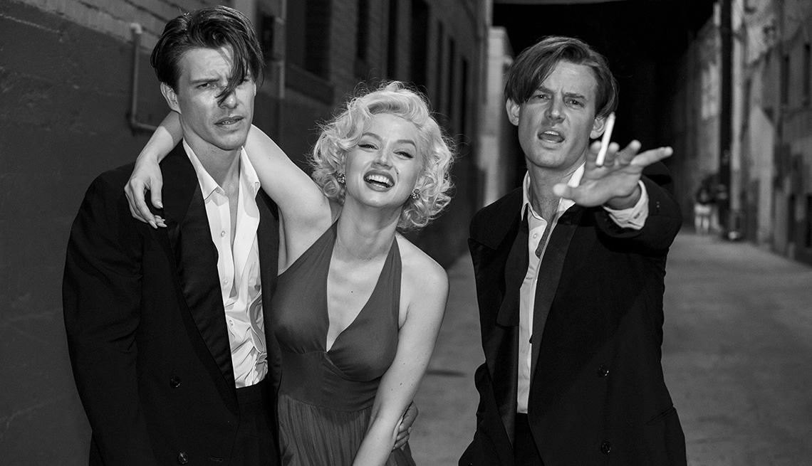(De izquierda a derecha) Xavier Samuel como Cass Chaplin, Ana de Armas como Marilyn Monroe y Evan Williams como Eddy G. Robinson Jr.