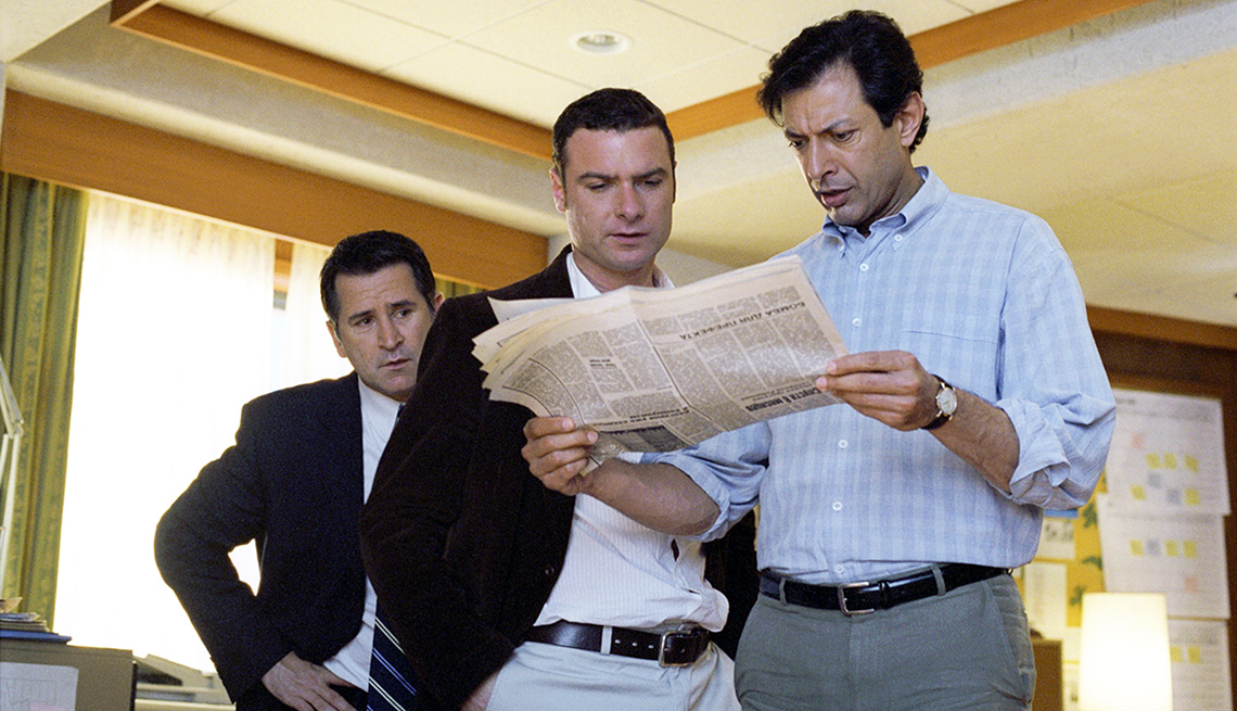 Anthony LaPaglia, Liev Schreiber and Jeff Goldblum looking at a newspaper in the film Spinning Boris