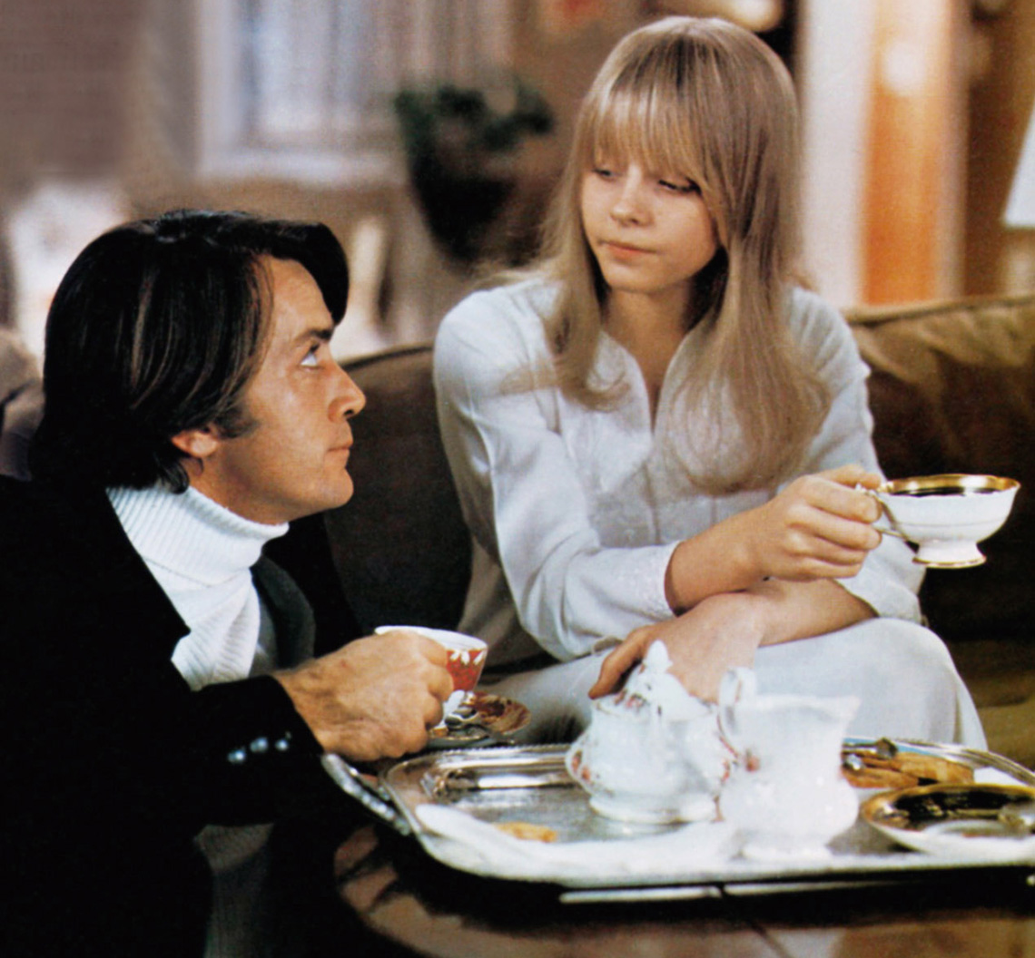 Martin Sheen and Jodie Foster holding tea cups in the film The Little Girl Who Lives Down the Lane