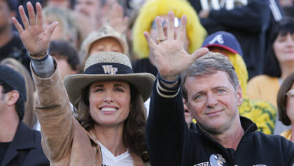Andie MacDowell and Aidan Quinn as Maryanne and Steve Abbate in The Fifth Quarter