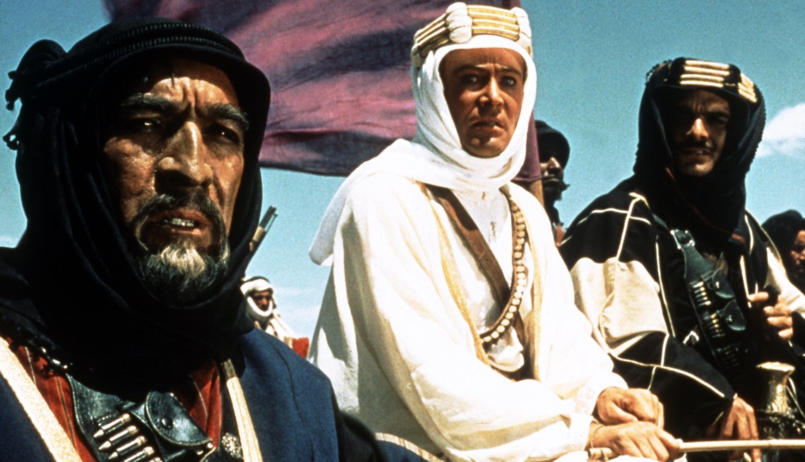 item 7 of Gallery image - Anthony Quinn en una escena de "Lawrence of Arabia".