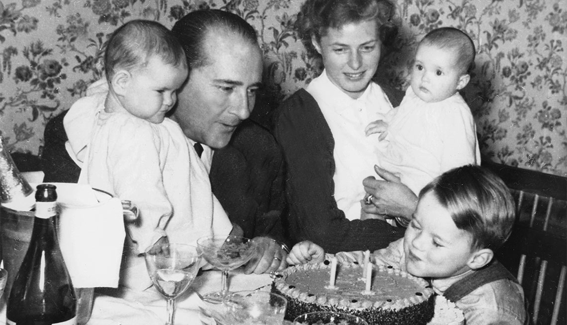 Rossellini e Ingrid Bergman con sus hijos.