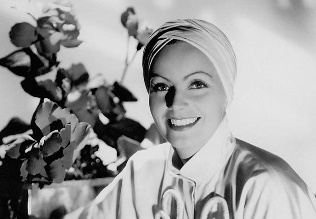 Una sonrisa seductora - Greta Garbo, recuento de su carrera en imágenes