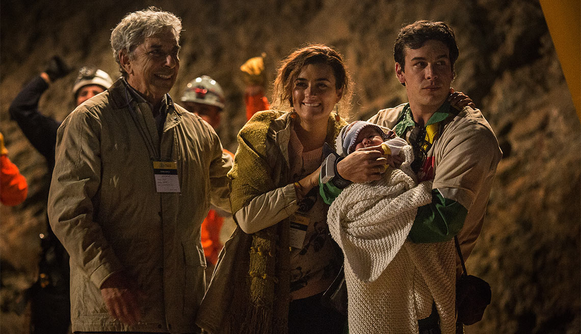 El actor Mario Casas como Alex Vega en la película Los 33 - 5 años después del rescate de los 33 mineros chilenos