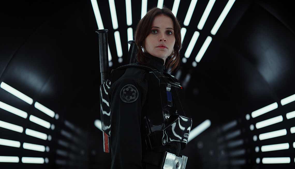 Felicity Jones en una escena de Rogue One: A Star Wars Story