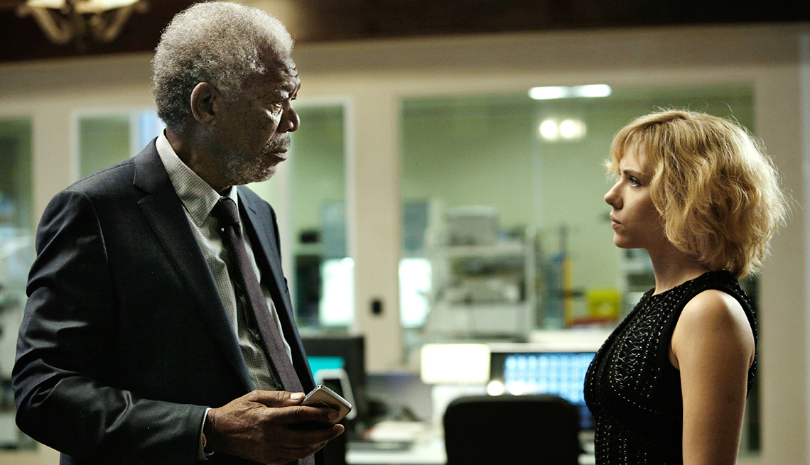 Morgan Freeman, Scarlett Johansson, en la pelicula Lucie