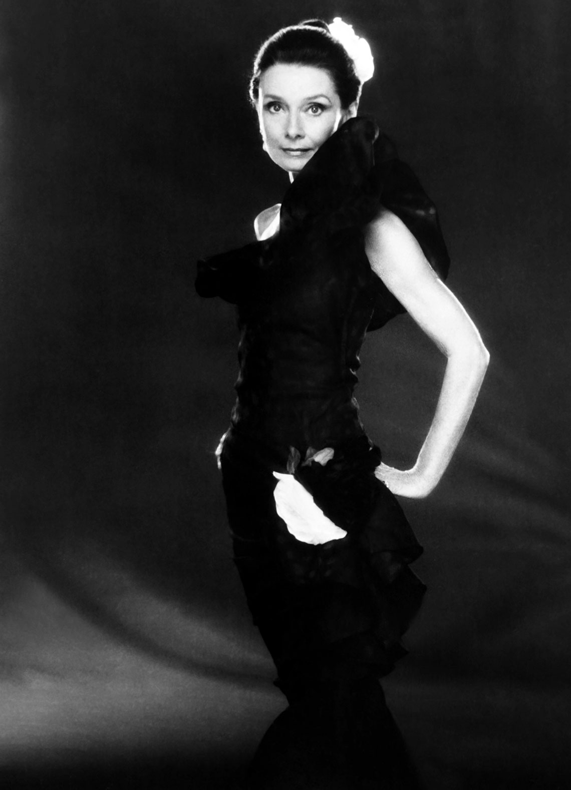 item 10 of Gallery image - Audrey Hepburn con el vestuario de Love Among Thieves