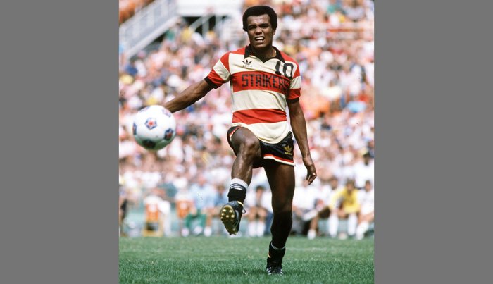 item 18 of Gallery image Teófilo “El Nene” Cubillas, Astros del fútbol mundial