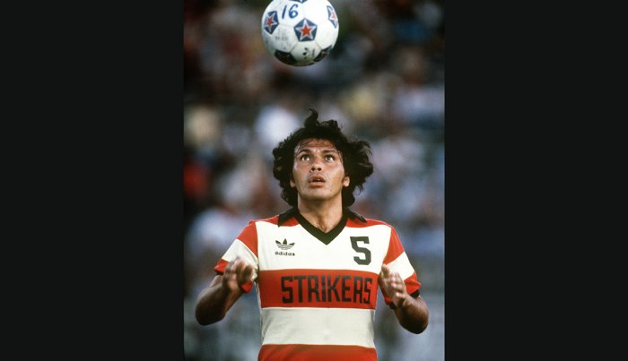 item 8 of Gallery image Elias Figueroa, Astros del fútbol mundial