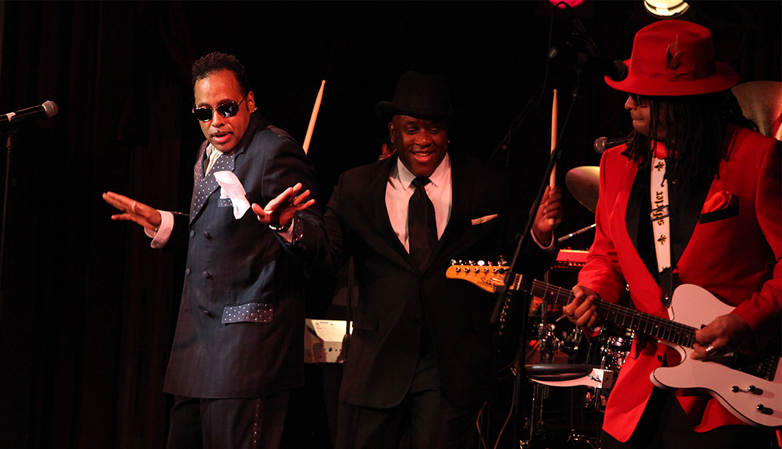 Morris Day and the Time Perform 'The Bird'