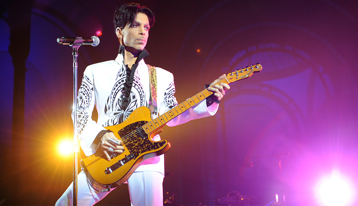 item 2 of Gallery image - Prince performs on October 11, 2009 at the Grand Palais in Paris