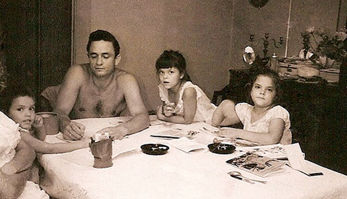 Johnny Cash, Rosanne Cash sit at family dinner table