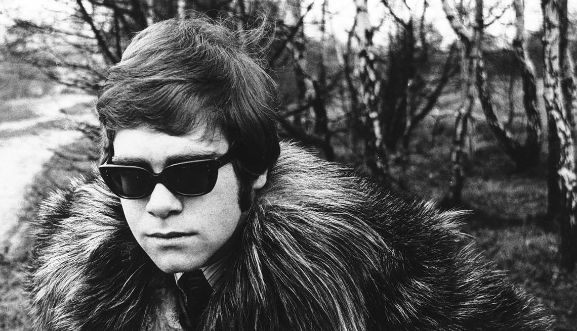 item 1 of Gallery image - Primera sesión de fotos de Elton John en Hampstead Heath, Inglaterra.