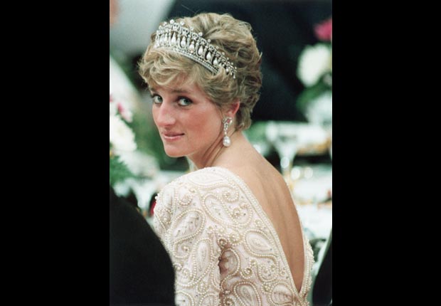 Princes Diana, looks over shoulder (Mayama Kimimasa/ Reuters/Corbis)