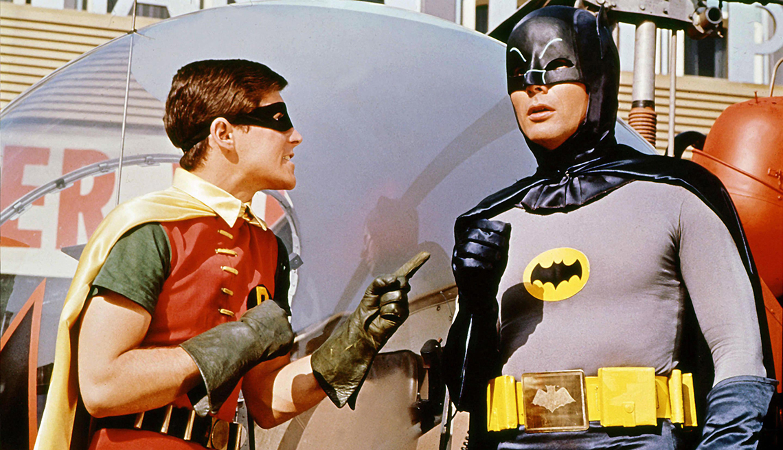 item 3 of Gallery image - Burt Ward y Adam West en escena de Batman.