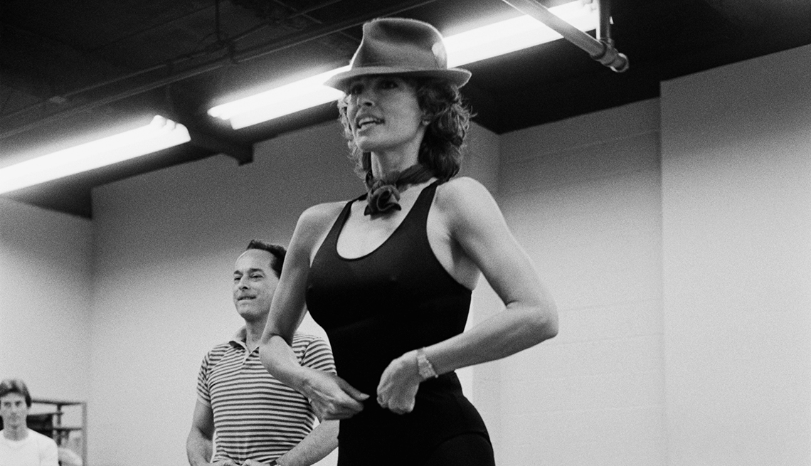 Ensayando para el musical de Broadway, Woman of the Year (1982) - Raquel Welch, la diva a través de los años
