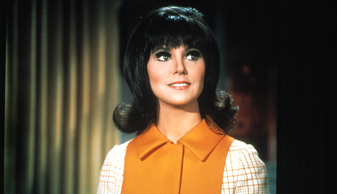 Marlo Thomas stars in the television show That Girl.