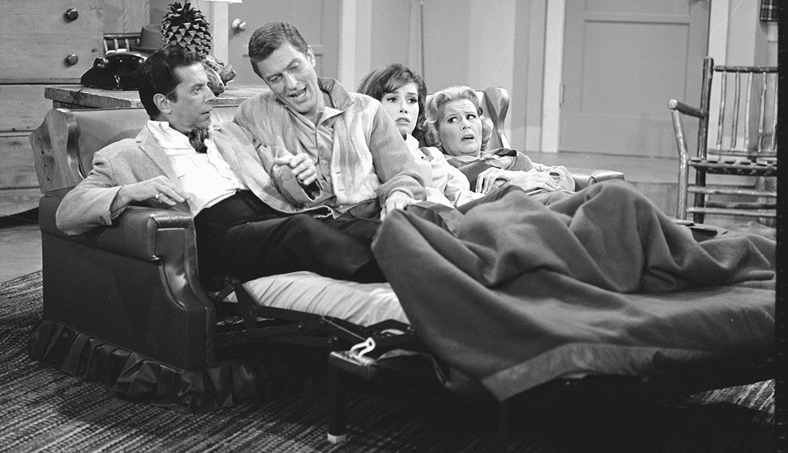 Morey Amsterdam, Dick Van Dyke, Mary Tyler Moore and Rose Marie attempt to share a fold-a-bed in an episode of The Dick Van Dyke Show