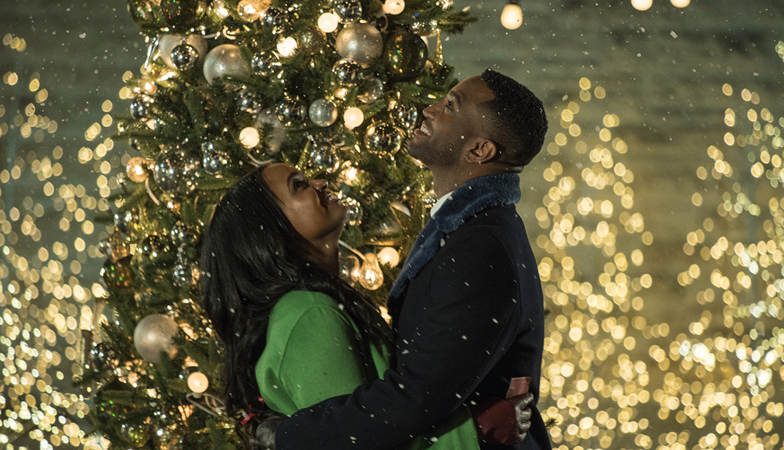 Kyla Pratt y Brooks Darnell protagonizan Let's Meet Again on Christmas Eve.