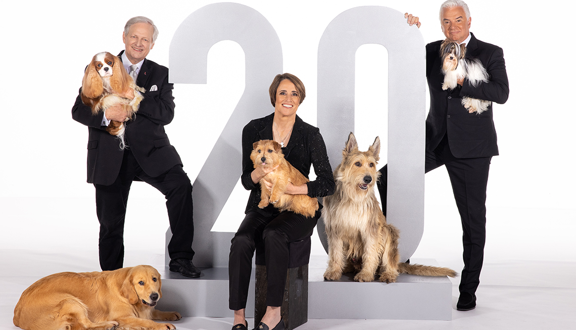 Co-hosts of the 2021 Thanksgiving Day National Dog Show pose with five canine contestants.