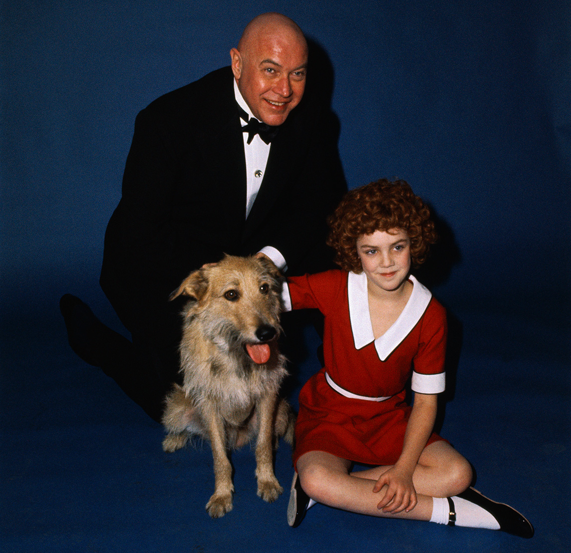 Reid Shelton plays Oliver Warbucks and Andrea McArdle as Annie along with the dog playing Sandy