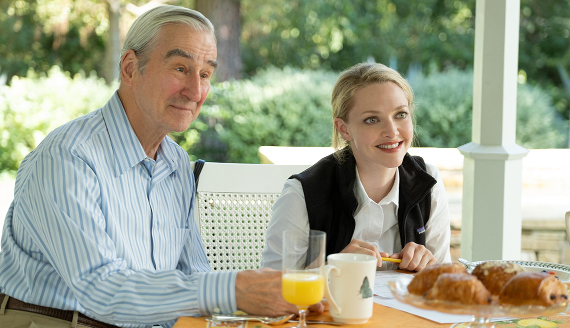 Sam Waterston and Amanda Seyfried in The Dropout