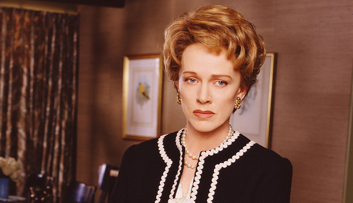 Judy Davis como Nancy Reagan en la miniserie de televisión "The Reagans".