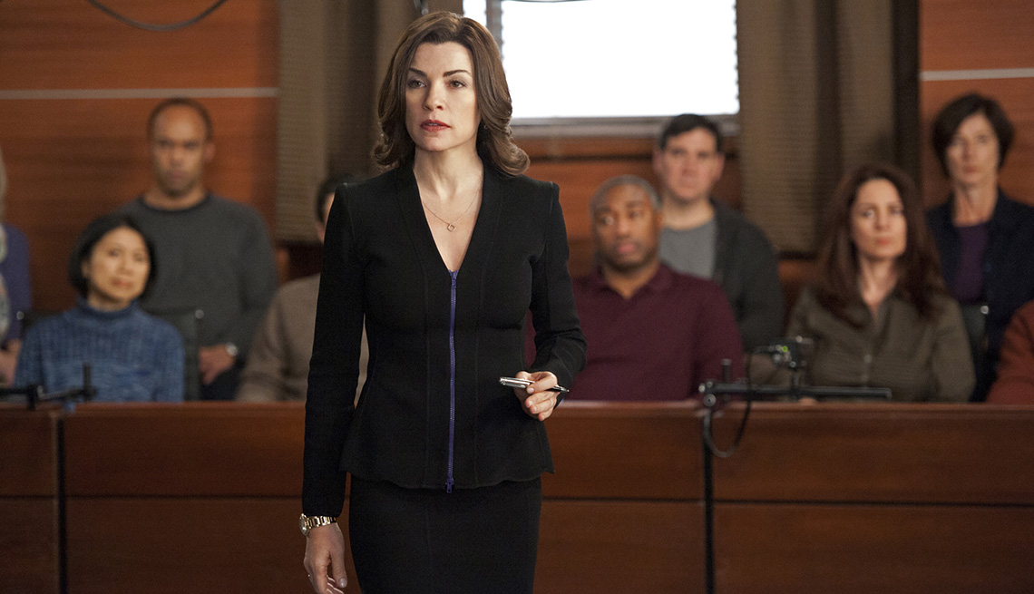 Julianna Margulies stands in front of a jury in a courtroom in the TV series The Good Wife