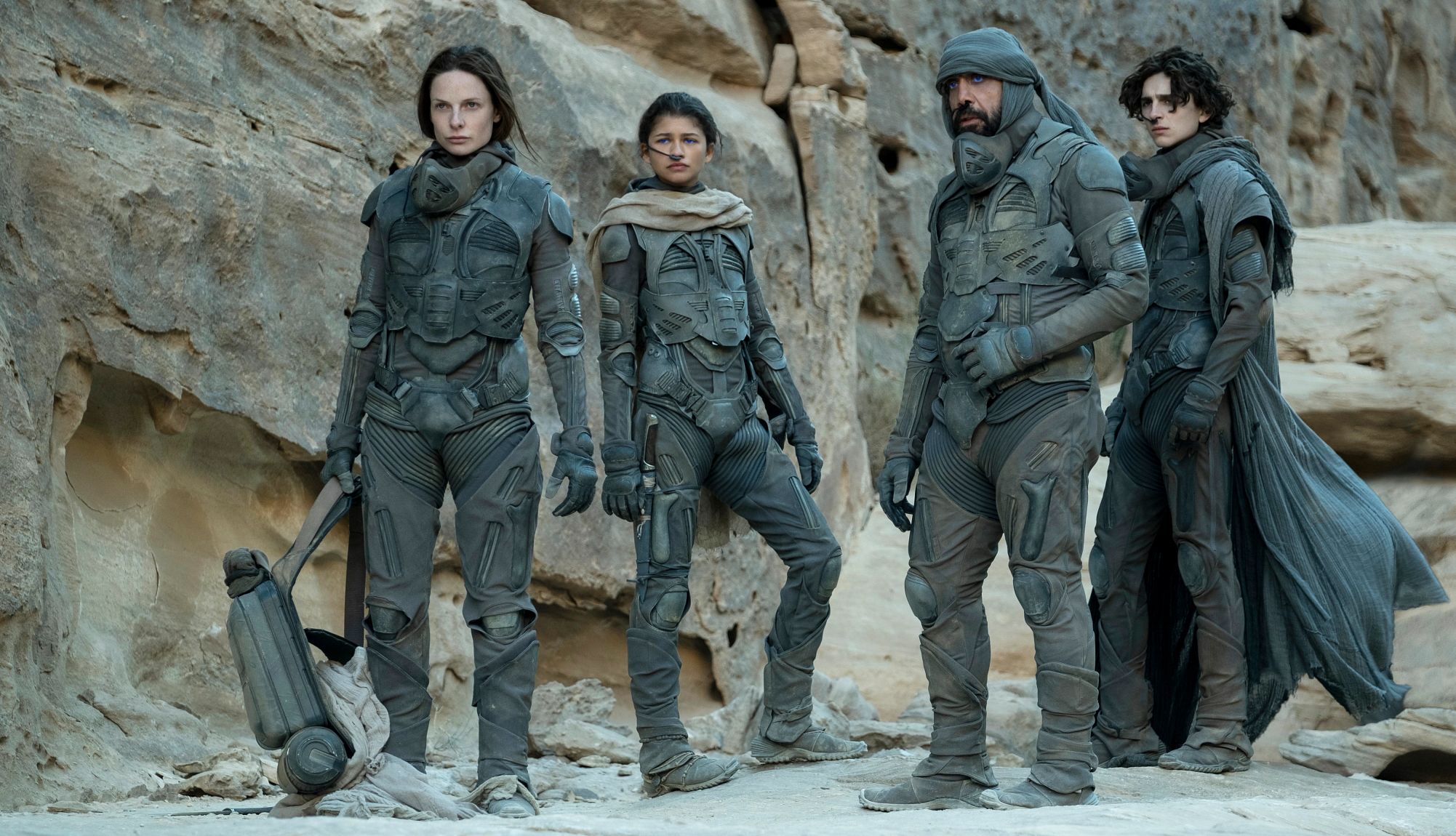 (De izquierda a derecha) Rebecca Ferguson, Zendaya, Javier Bardem y Timothée Chalamet en "Dune: Part One".