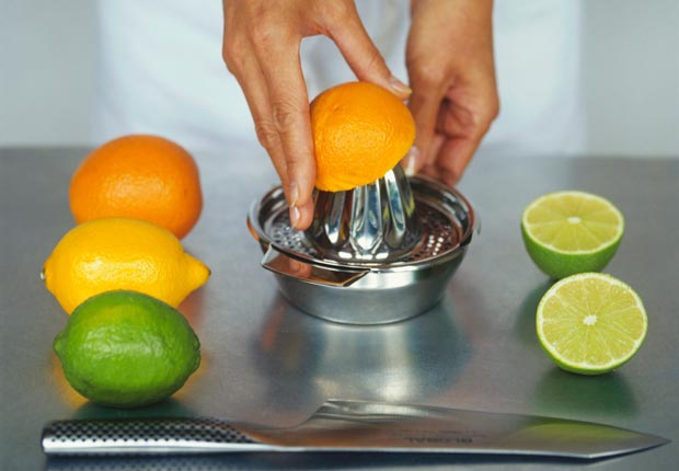Esprimidor de naranjas - 10 Herramientas de cocina esenciales