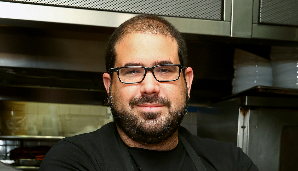 Chef Jose Enrique en la cocina