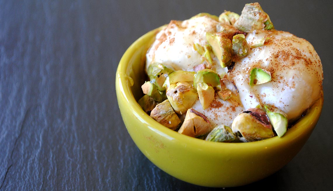 Honey-Drizzled Ricotta with Pistachios and Cinnamon, 10 Easy Low Fat Snacks