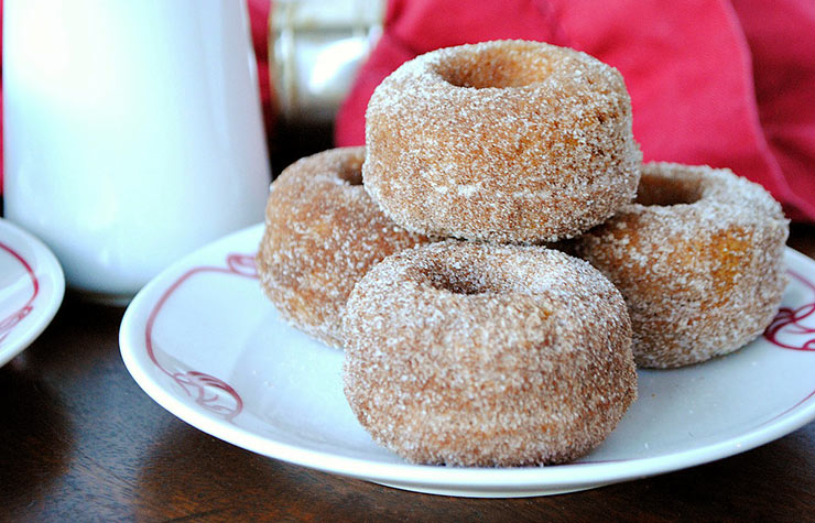 Donut de manzana con azúcar espolvorada - Mejores golocinas para usted