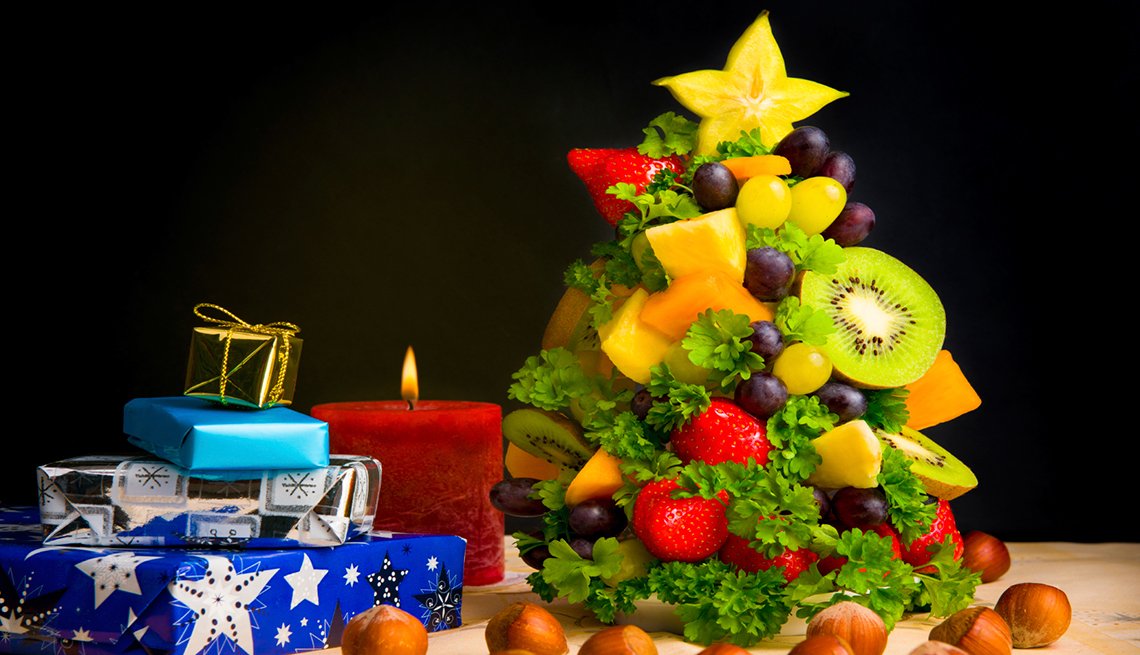 Árbol de Navidad hecho de frutas