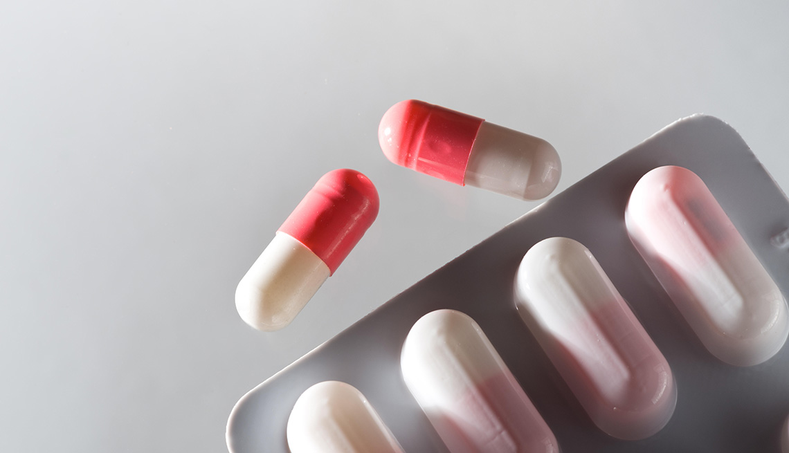 8 Supplements That are a Risky Mix With Medication 