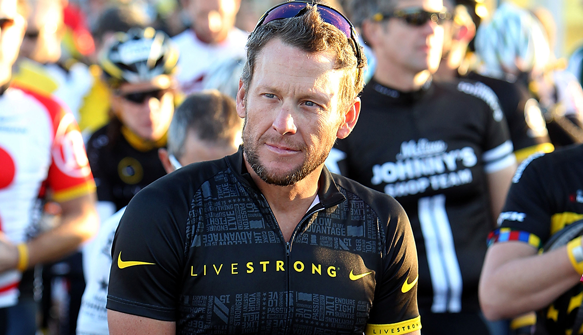 Lance Armstrong - Famosos que sobrevivieron al cáncer