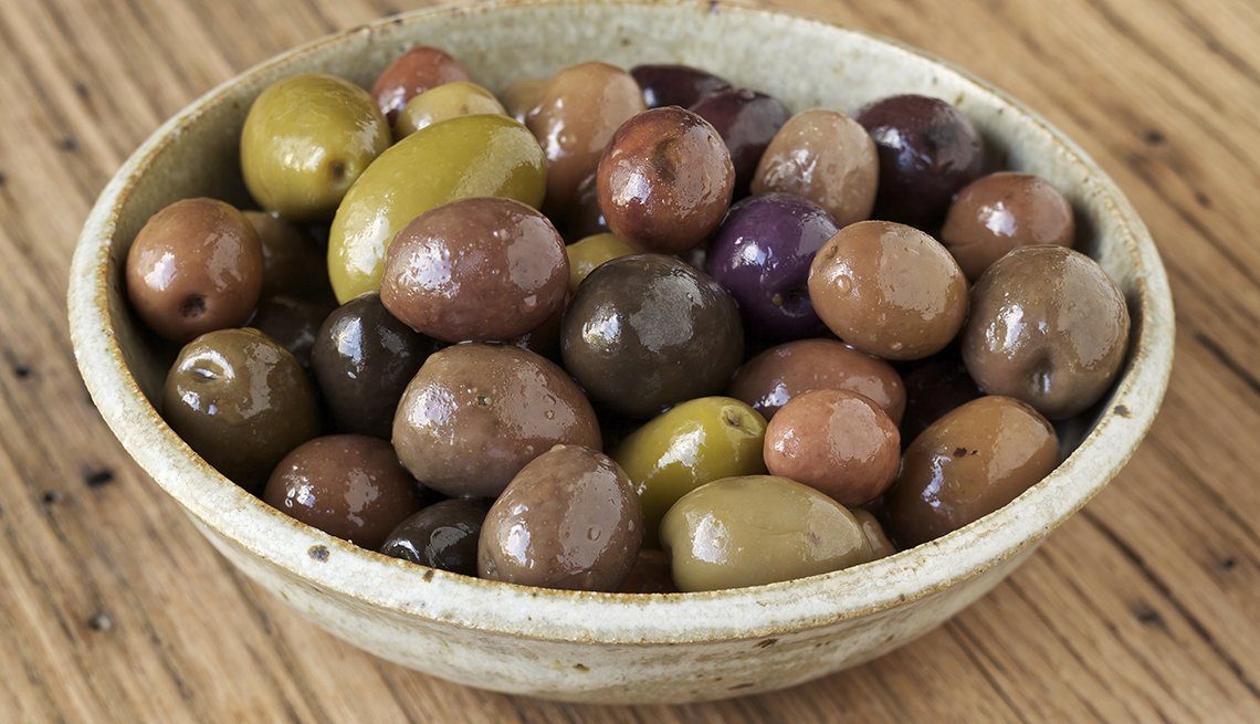 Olive 18. Olive 18. Оливки на белом фоне. Финикия оливковые деревья. Olive 18.
