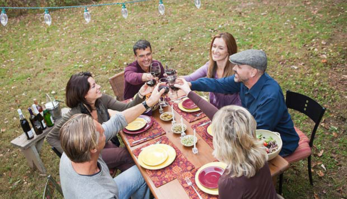 8 Tips for Better Hearing Over the Holidays
