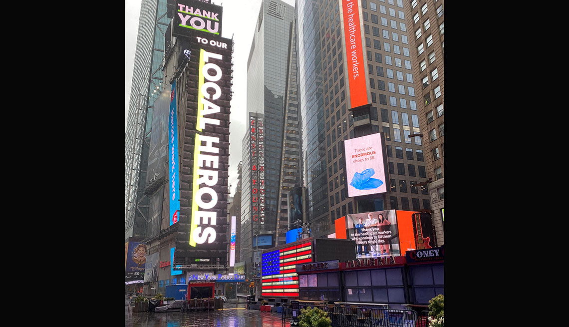 item 5 of Gallery image - Times Square sin gente