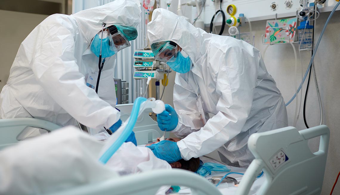 Hospital workers during a procedure to a COVID patient