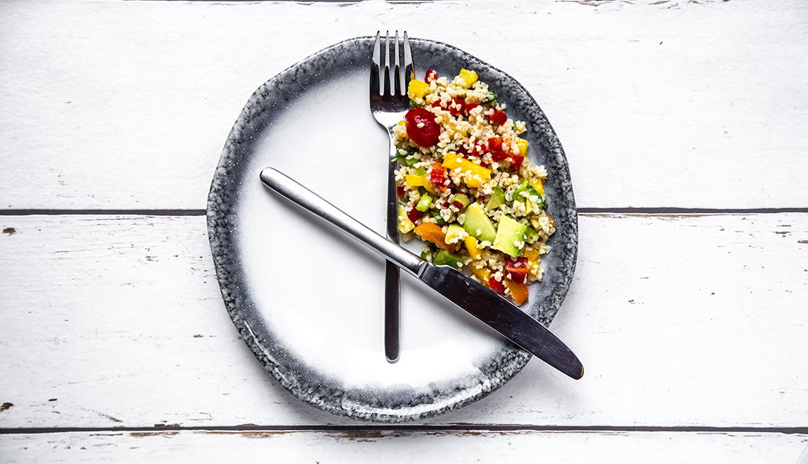 Bulgar salad on round plate, symbol for intermittent  fasting